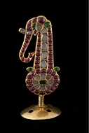 Picture of A RUBY, EMERALD, AND DIAMOND KILANGI (SARPECH) SET IN GOLD
