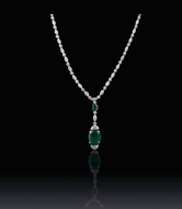 Picture of DIAMOND & EMERALD PENDANT NECKLACE